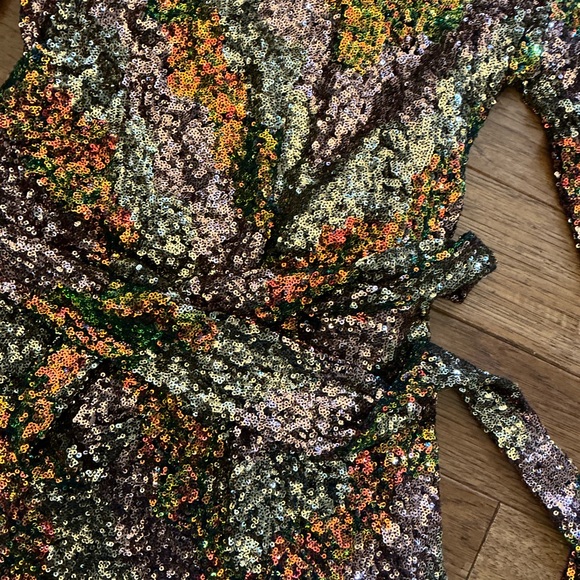 Evereve Multicolor Sequin Tie Waist Dress, Medium - Picture 4 of 8